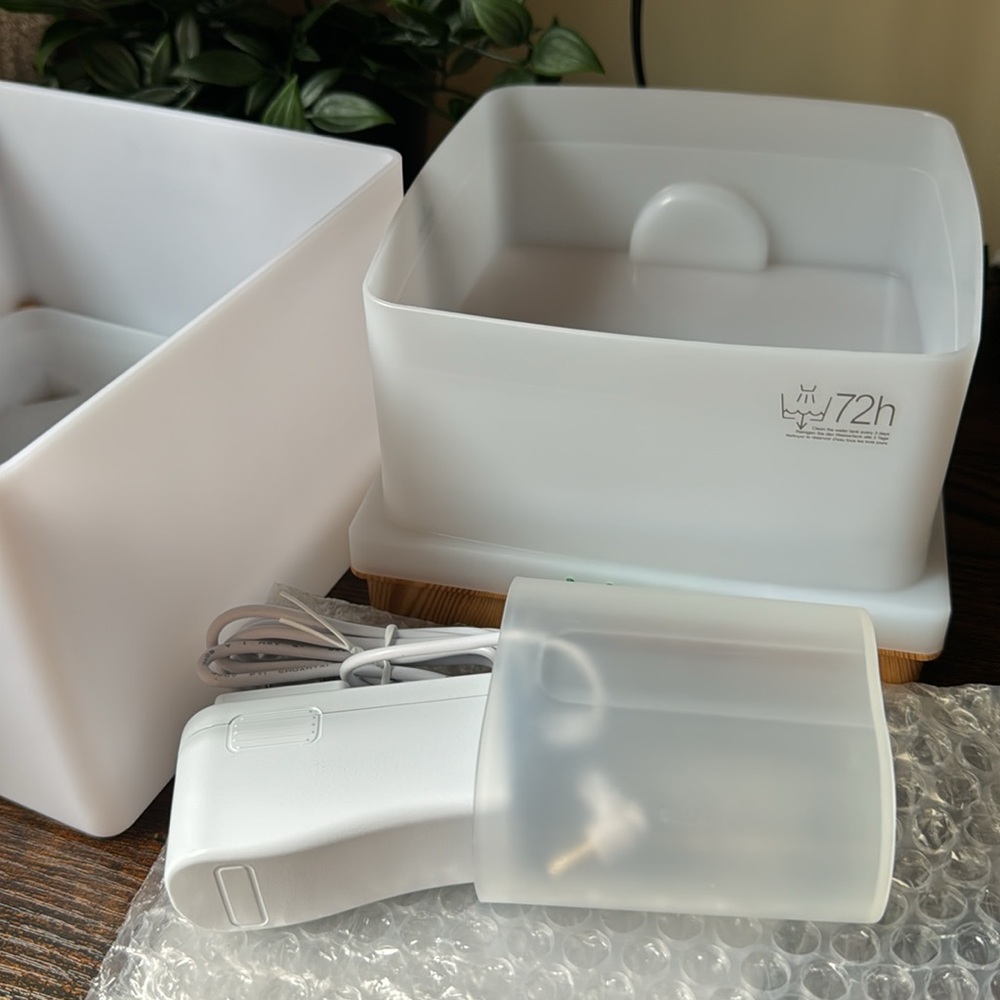 Essential Oil Diffuser - Picture 2 of 8